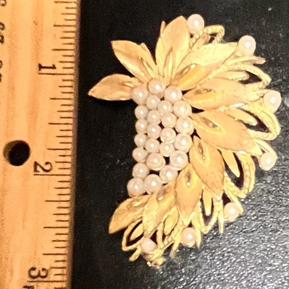 Vintage Gold Faux Pearl Leaf Brooch Pin Mid Century Modern MCM Grannycore 2”